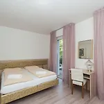 Carmen Hotel 3*