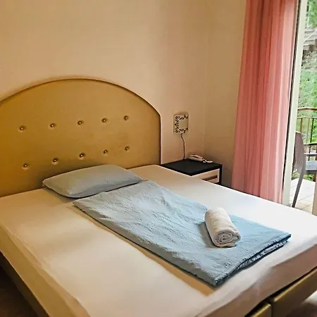 卡门维拉酒店 3* 马尔切西内