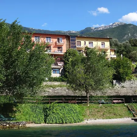 卡门维拉酒店 3* 马尔切西内